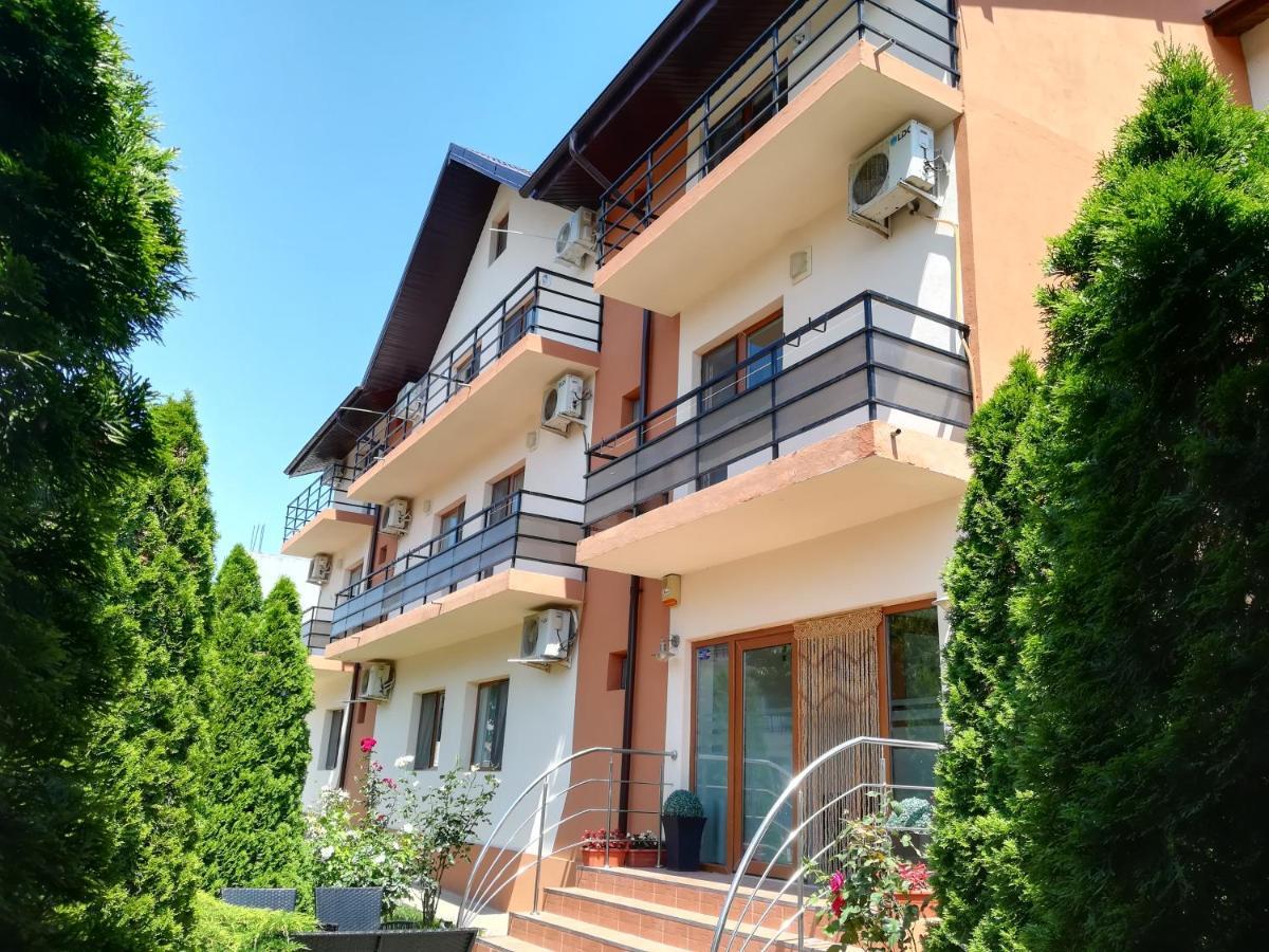 Отель Casa Mevas Костинешти Экстерьер фото