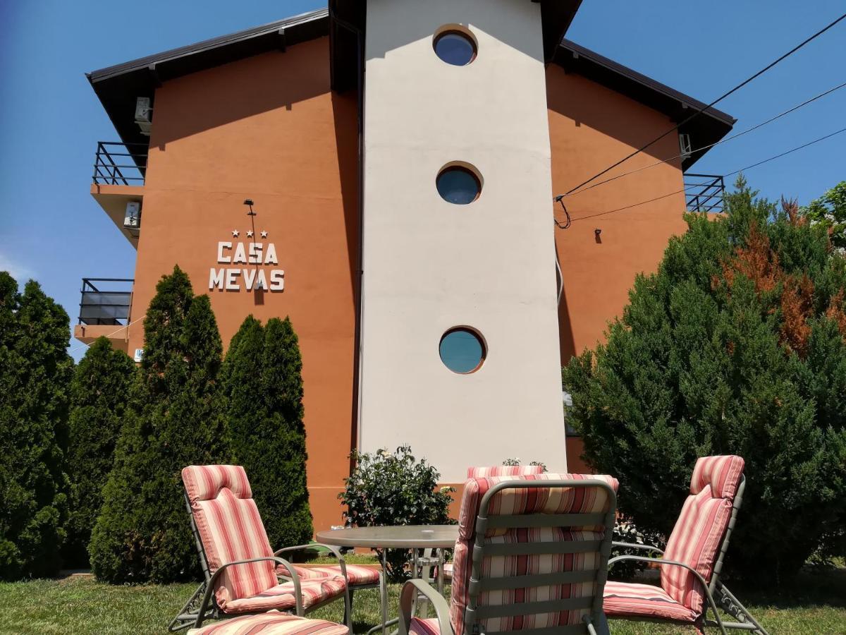 Отель Casa Mevas Костинешти Экстерьер фото