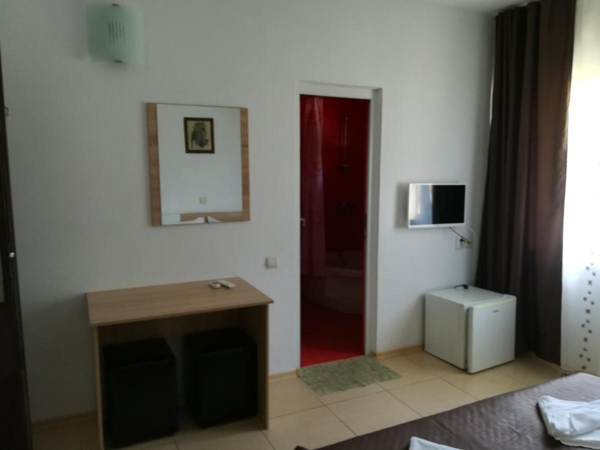 Отель Casa Mevas Костинешти Экстерьер фото