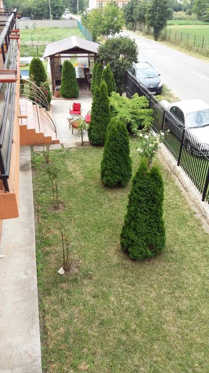 Отель Casa Mevas Костинешти Экстерьер фото