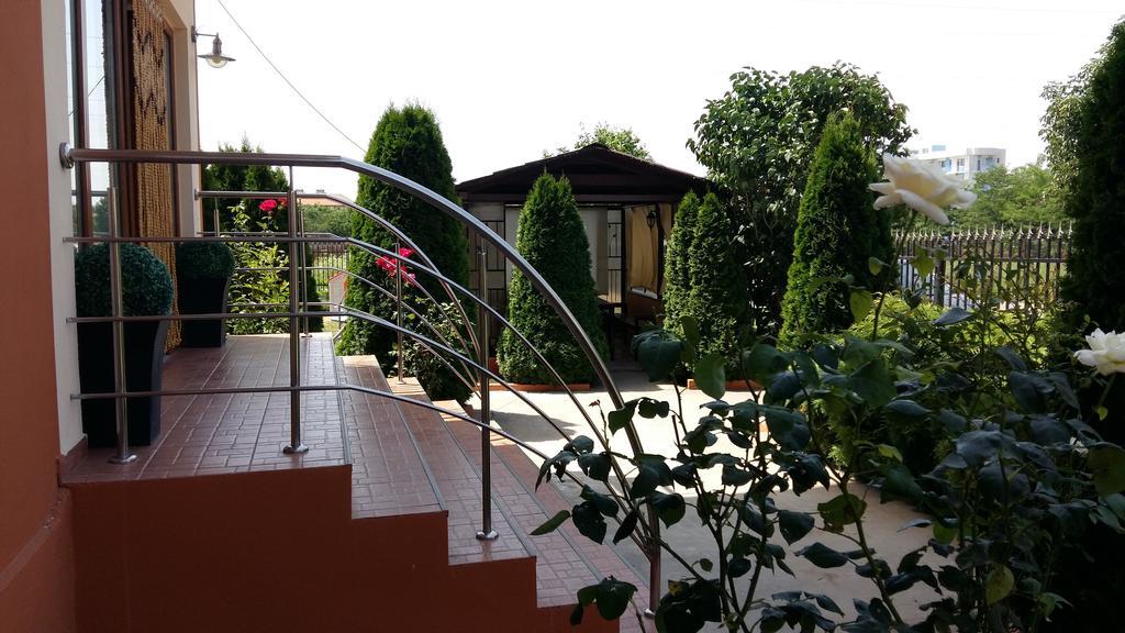 Отель Casa Mevas Костинешти Экстерьер фото